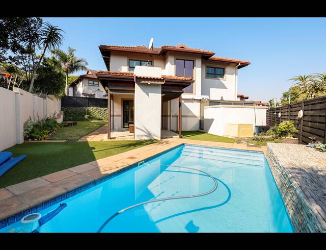 4 BEDROOM TOWNHOUSE FOR SALE IN IZINGA